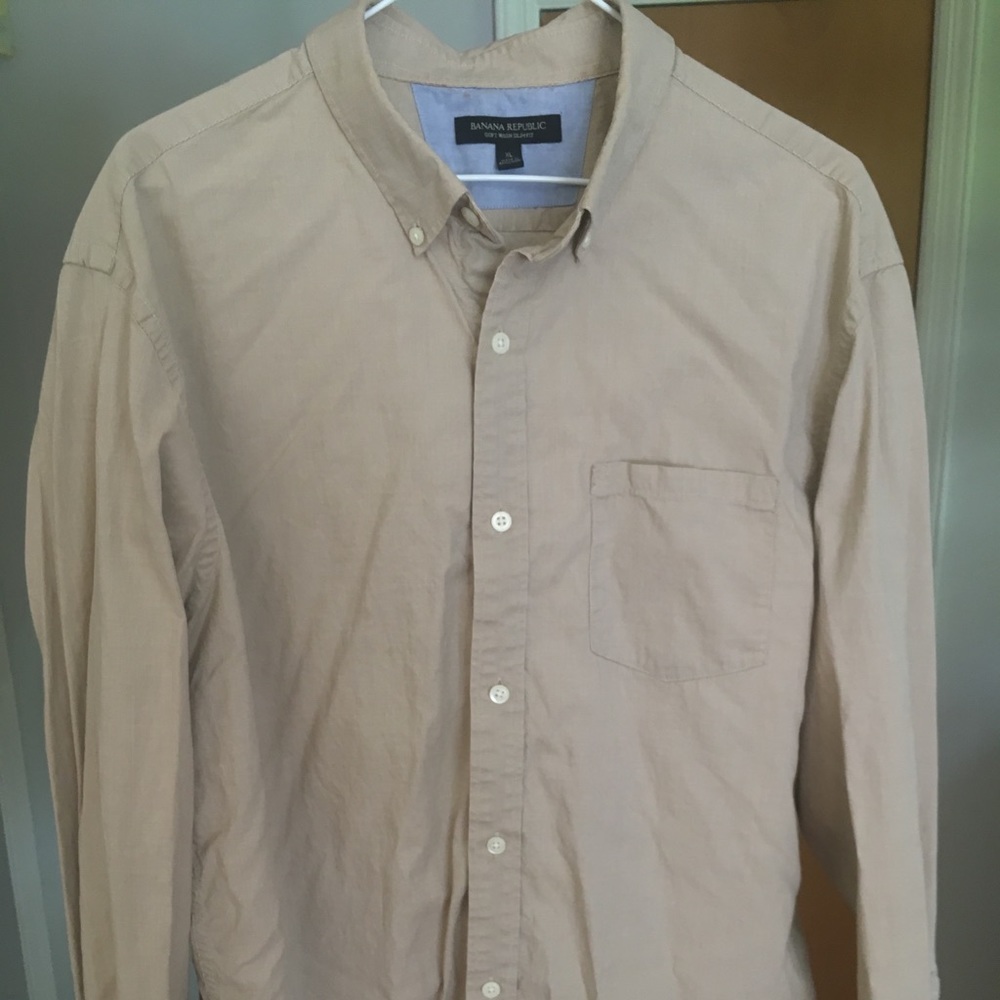 ❗️Tan Banana Republic Button Down